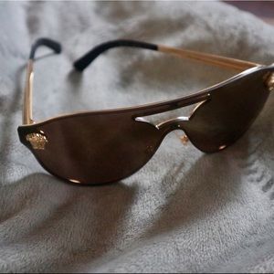 Versace sunglasses 🕶